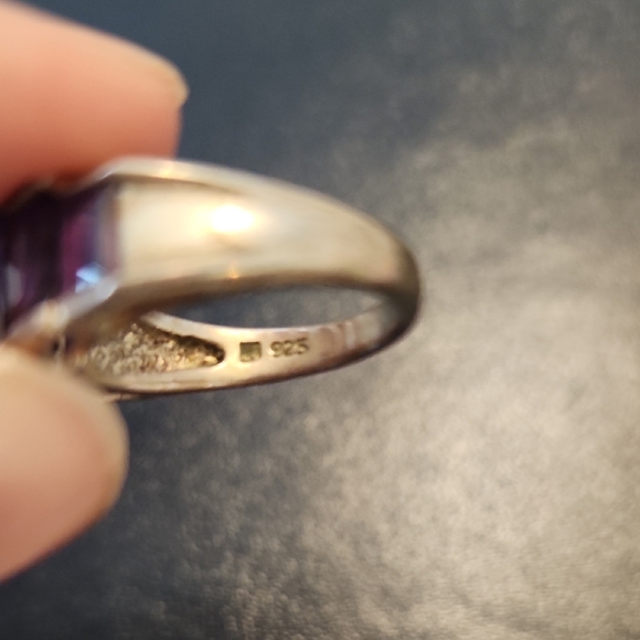 Elegant Sterling Silver Ring with Amethyst Stones - Picture 4 of 5